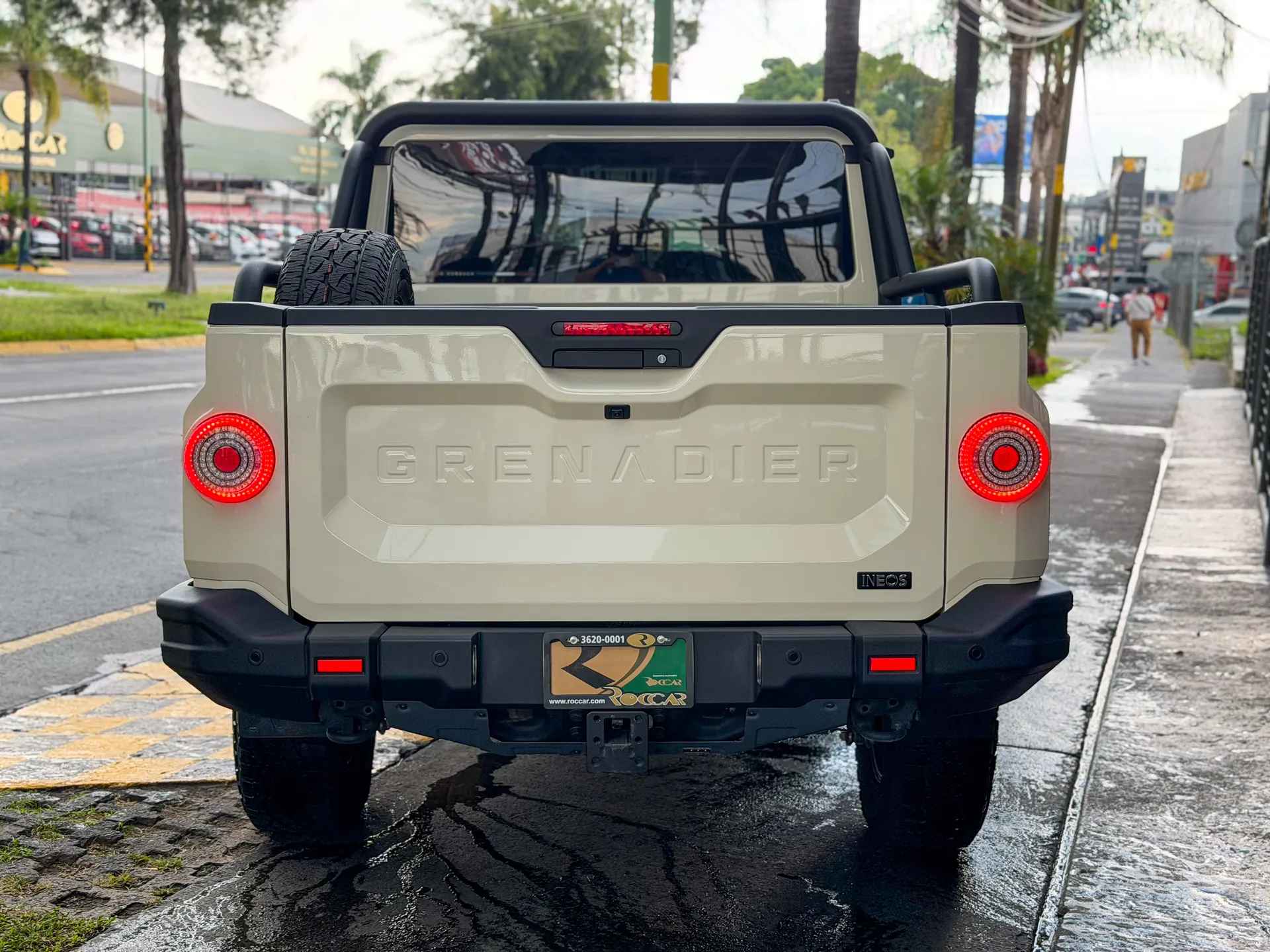 Car image 9