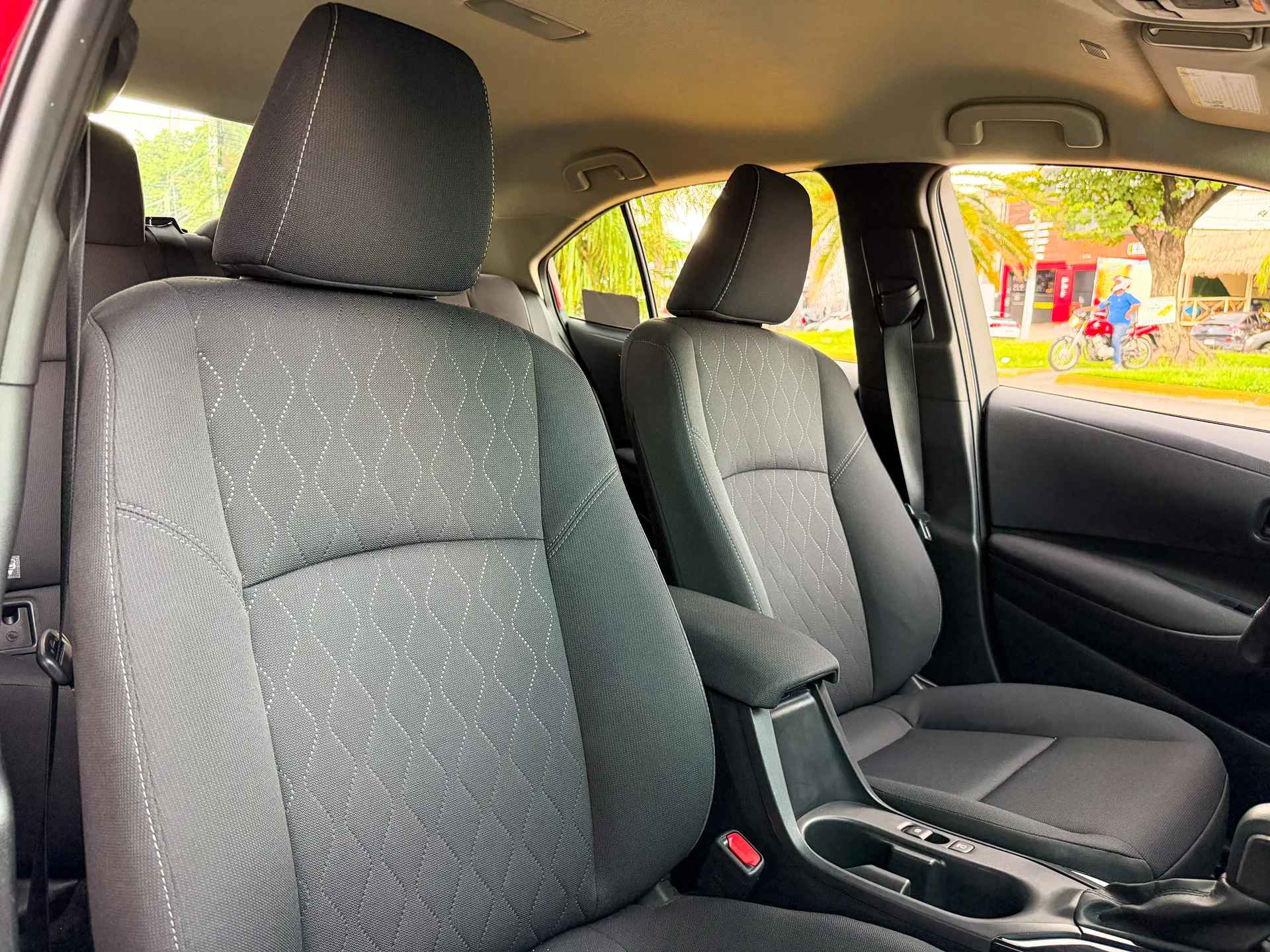 Car image 13