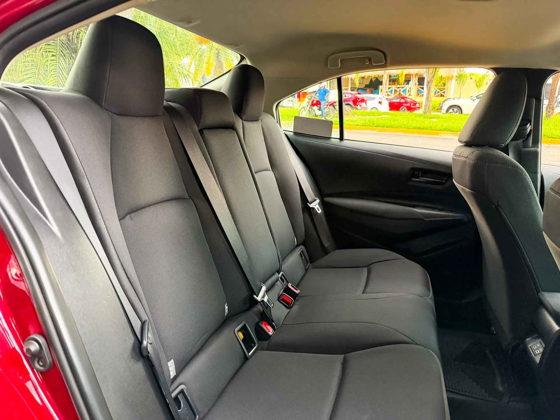 Car image 14