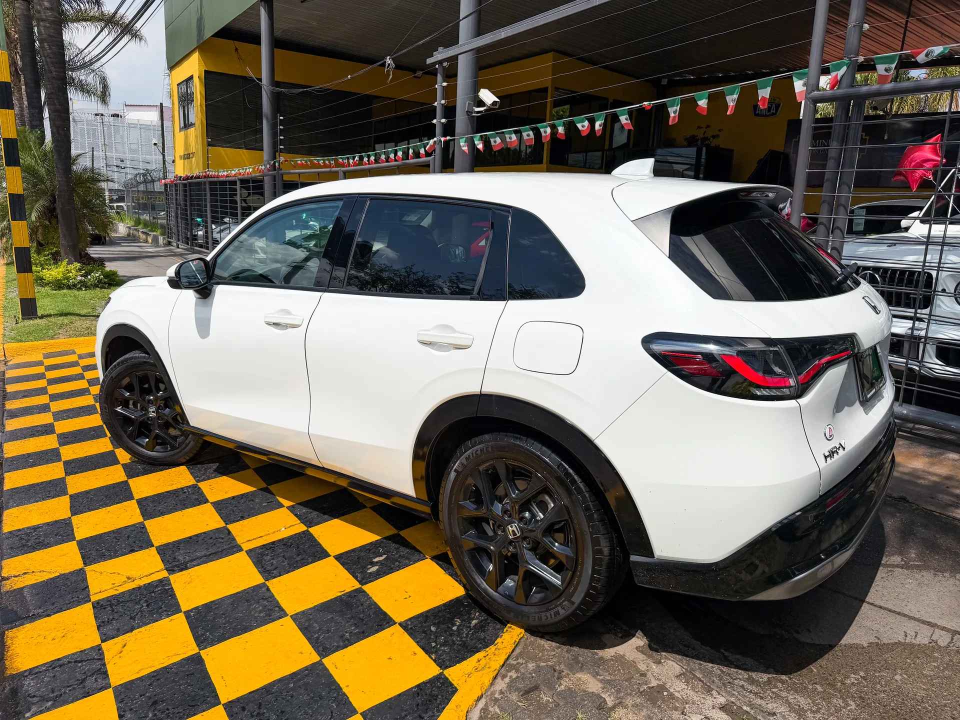 Car image 6