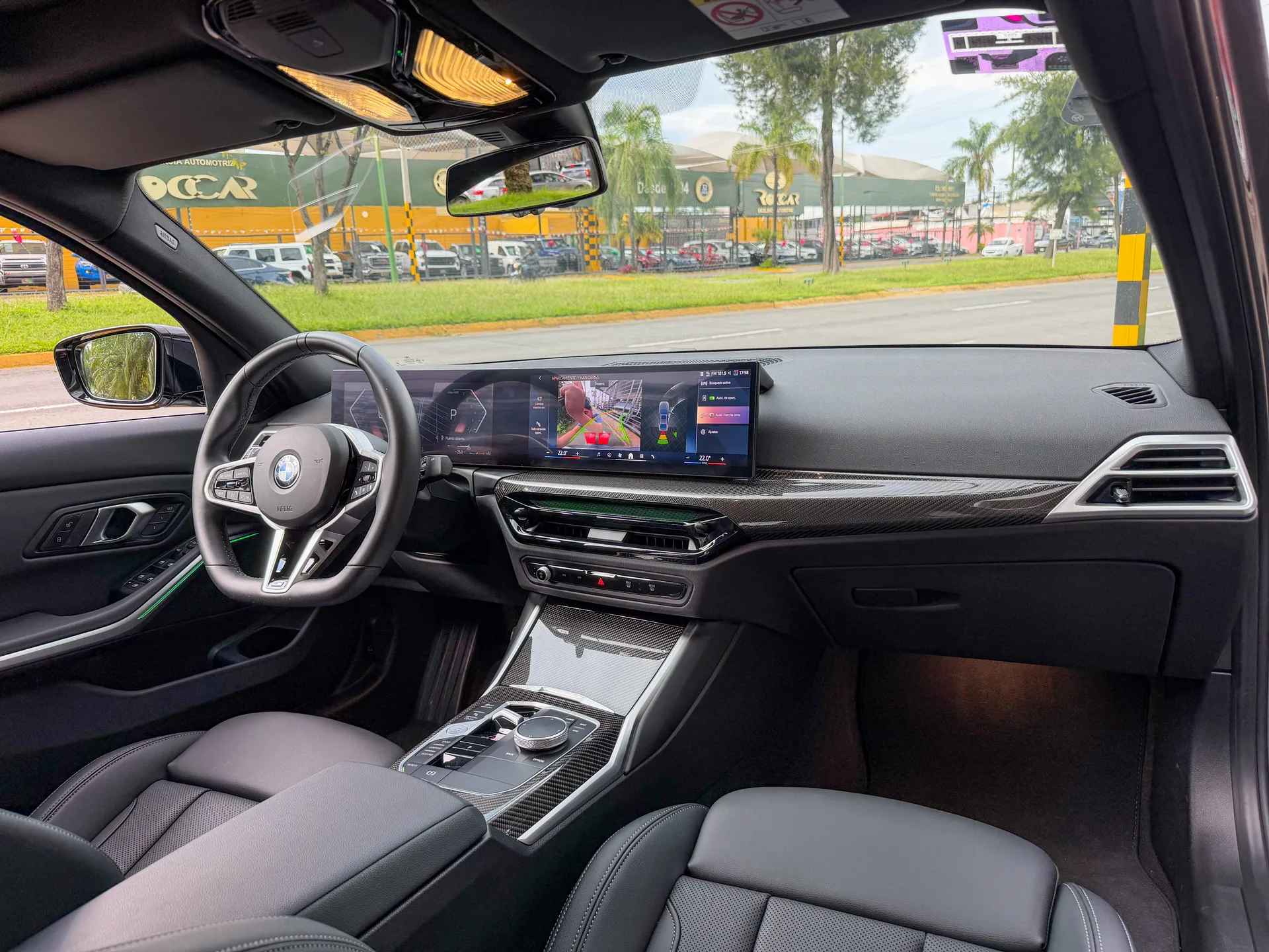 Car image 14
