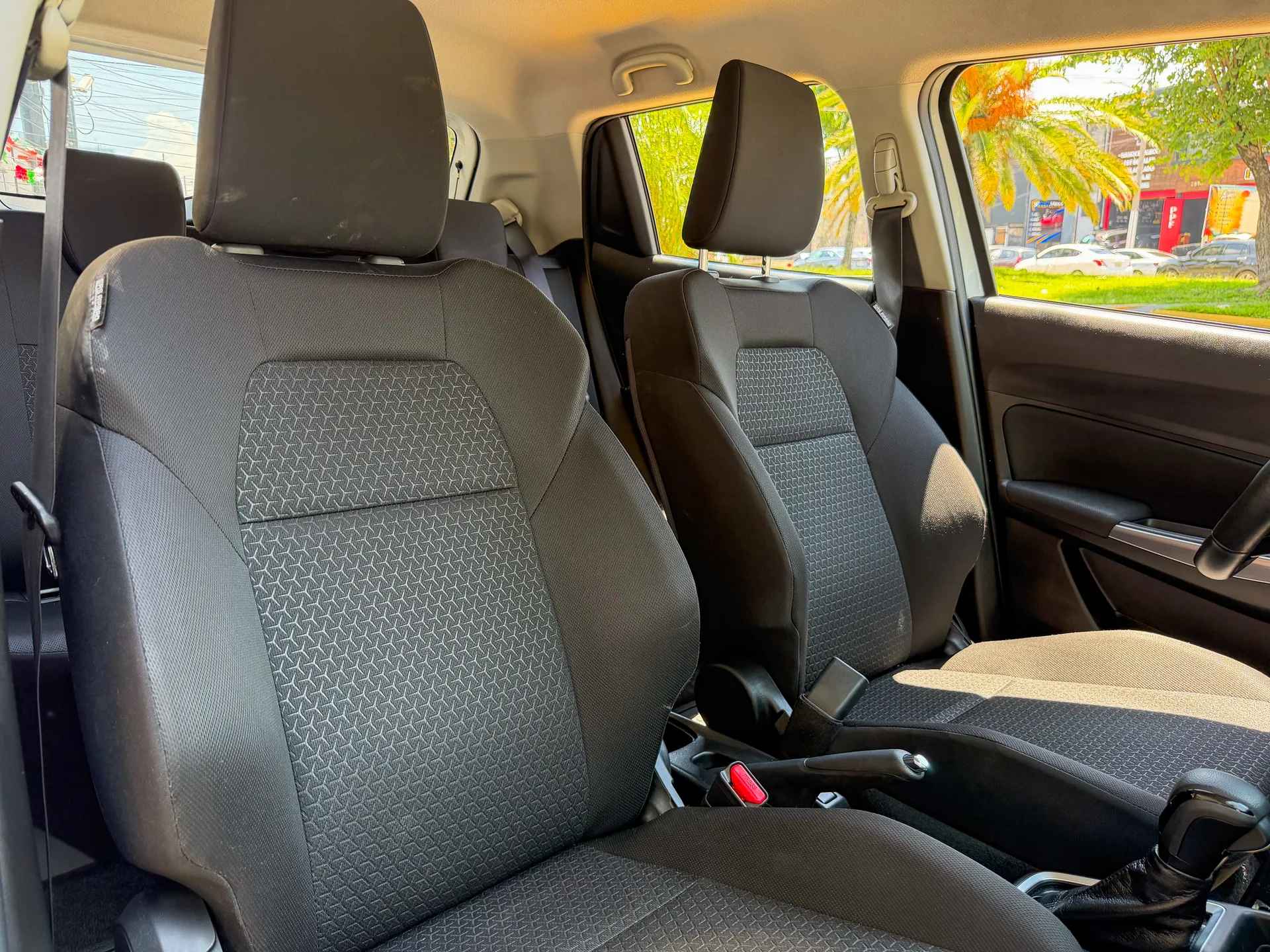 Car image 16