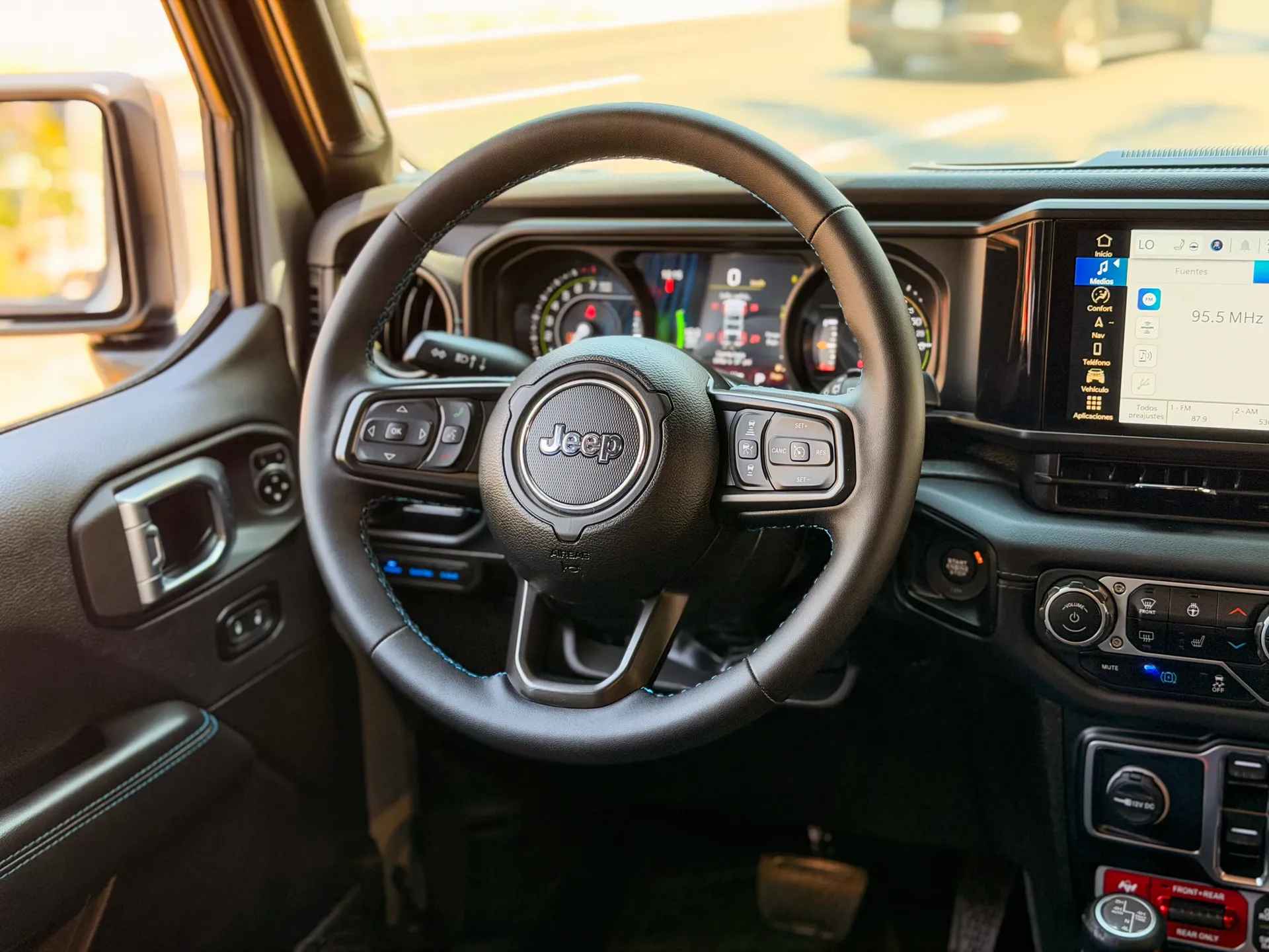 Car image 15