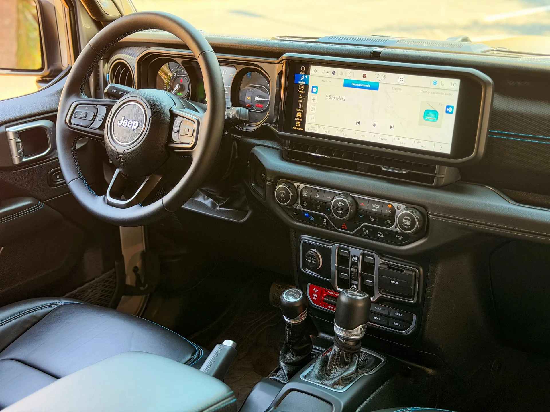 Car image 18