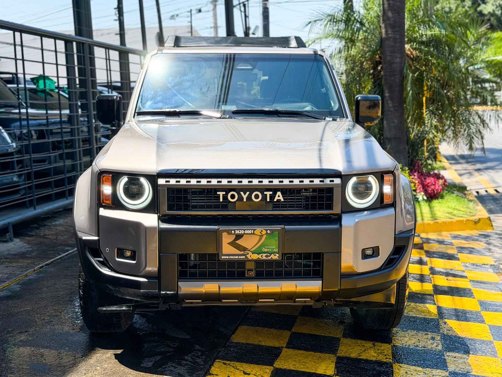 Car image 3