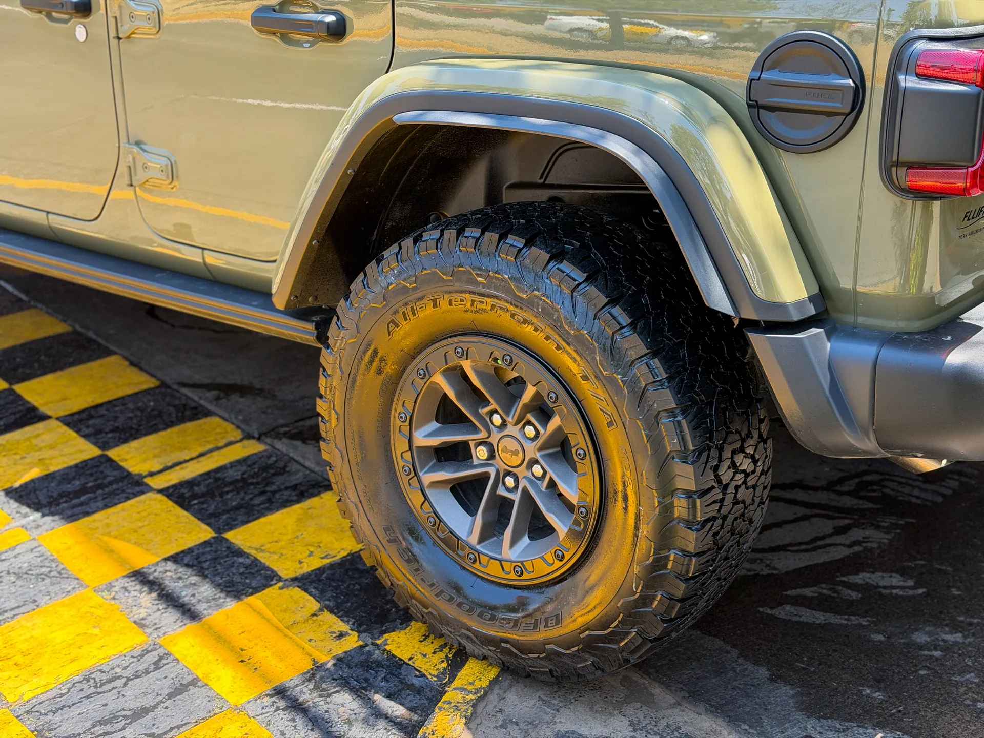 Car image 8