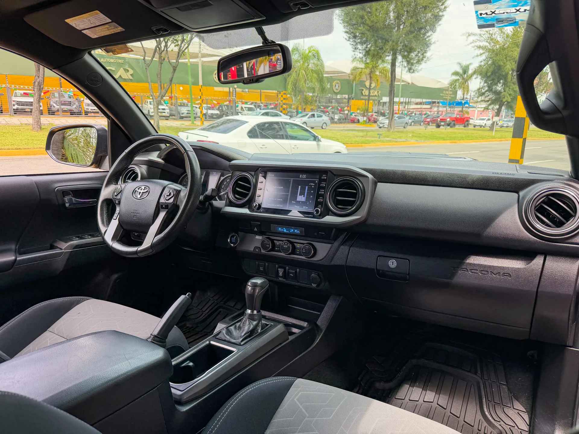Car image 14
