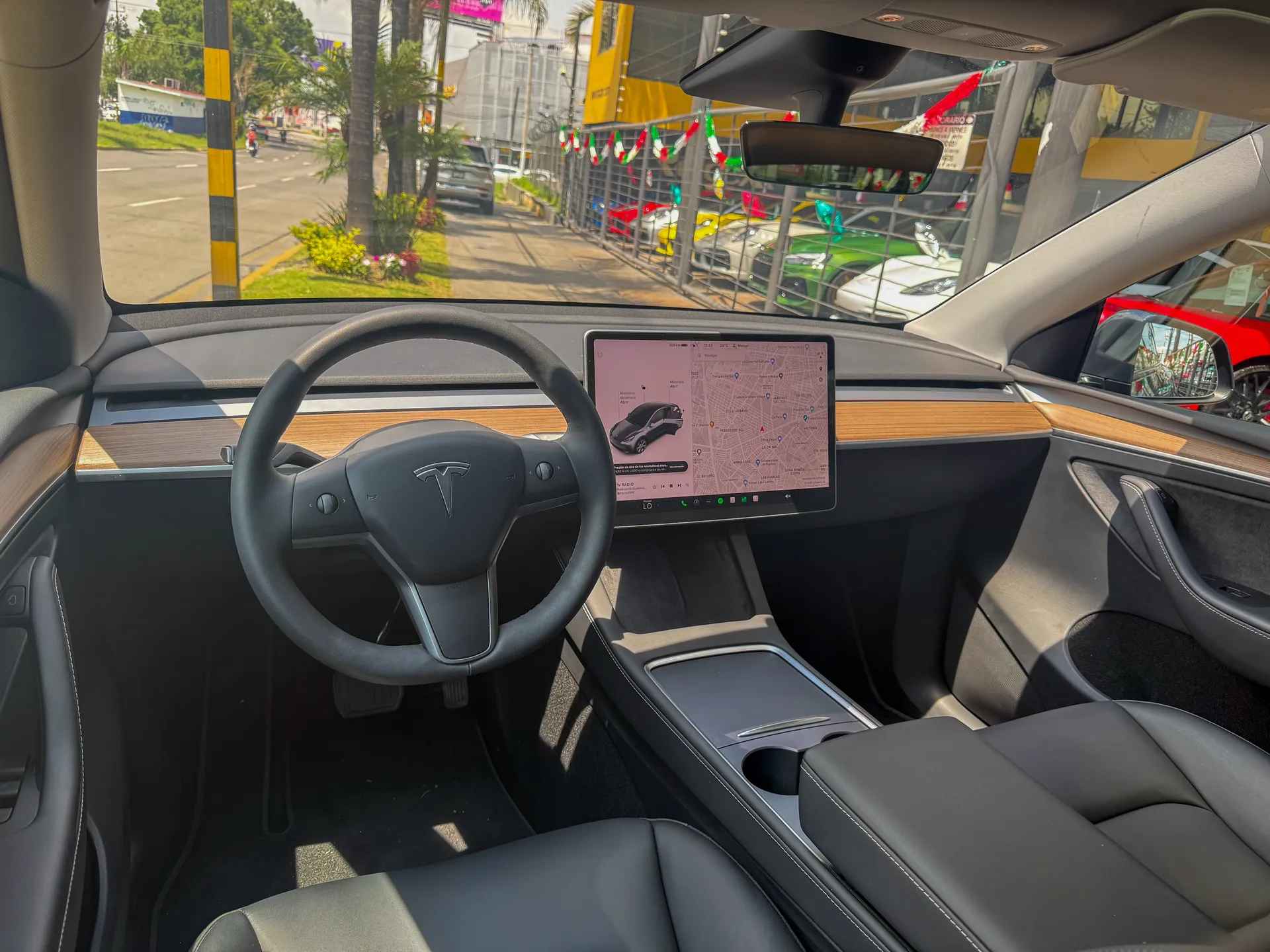 Car image 9