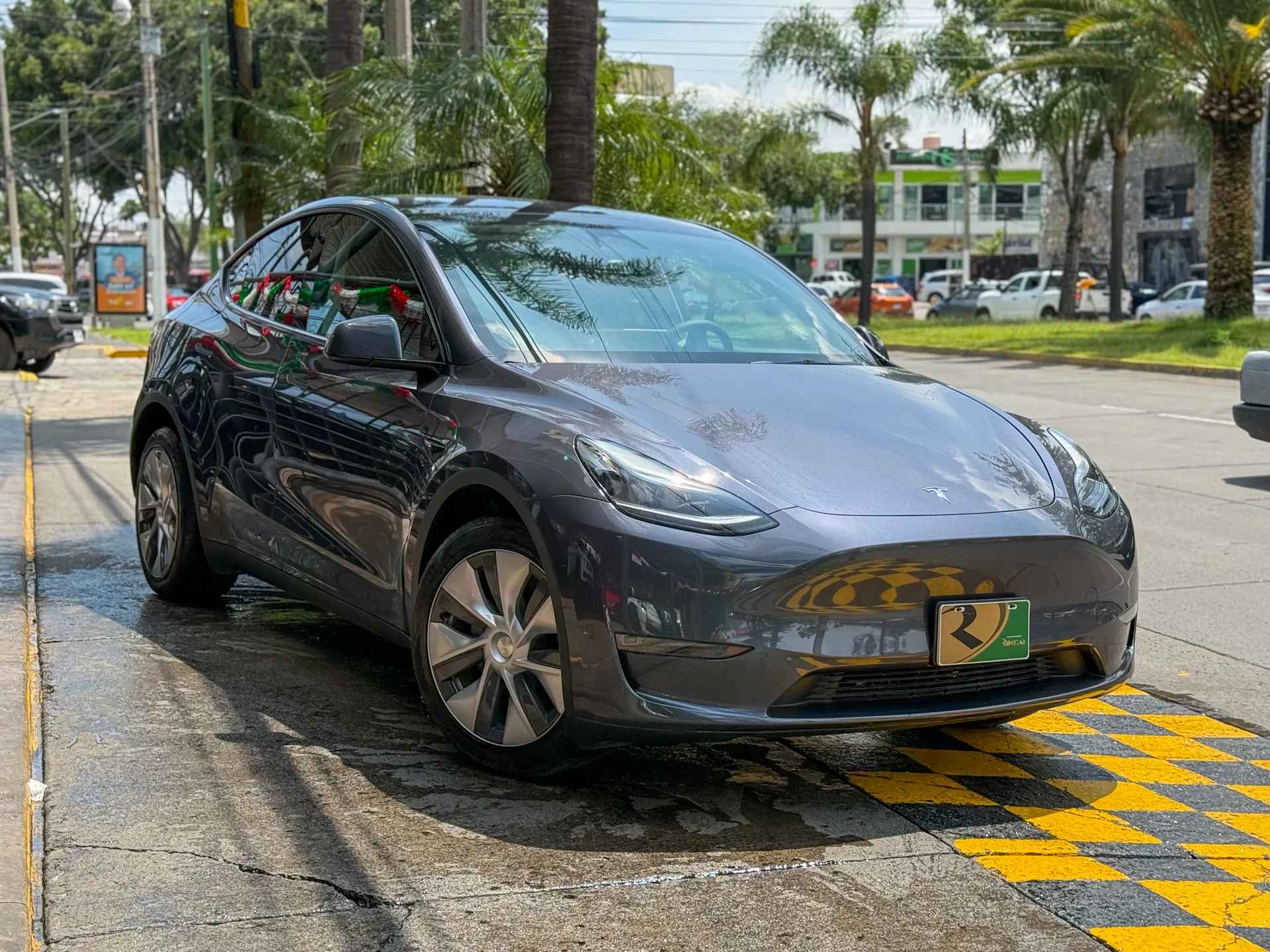 Car image 4