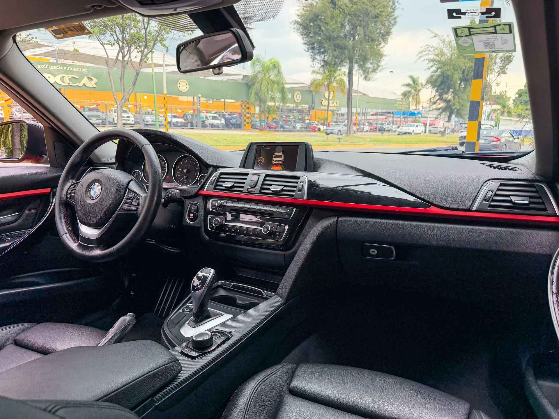 Car image 14
