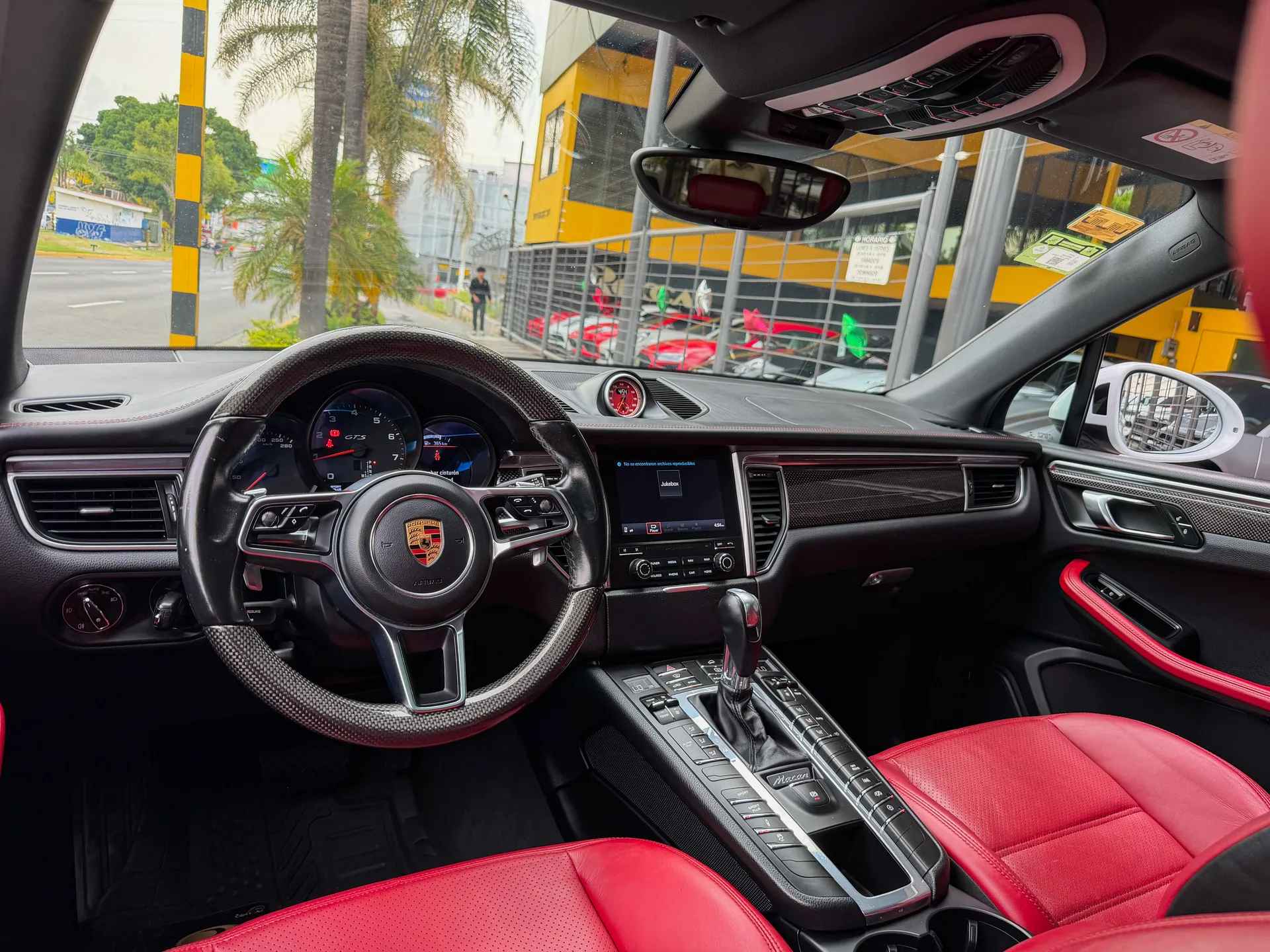 Car image 11