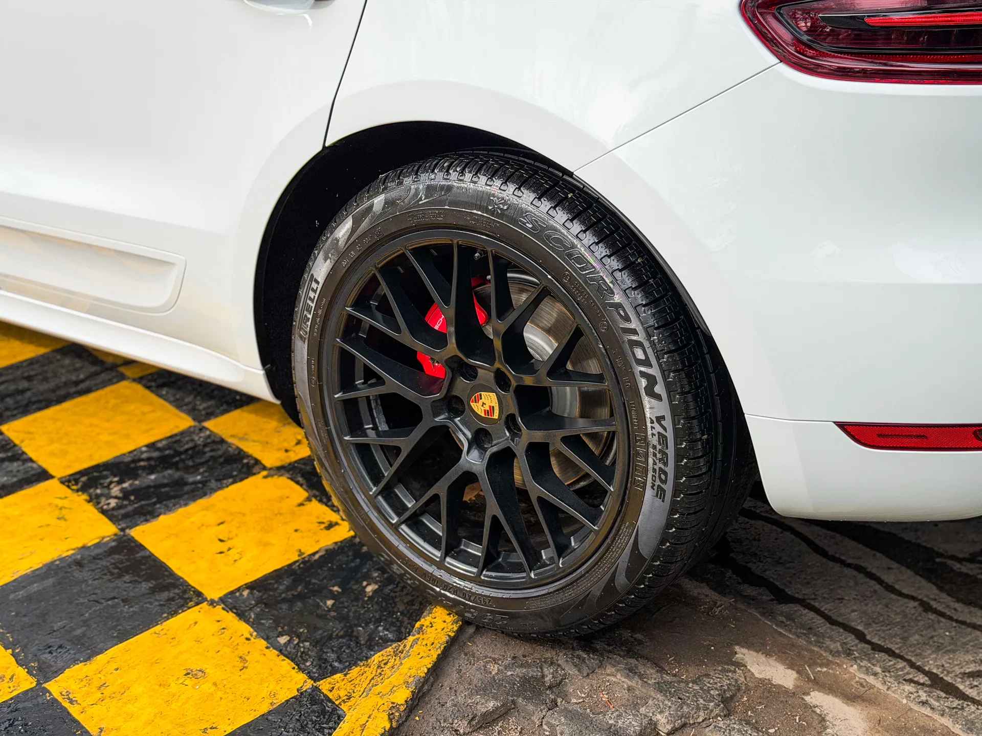 Car image 9