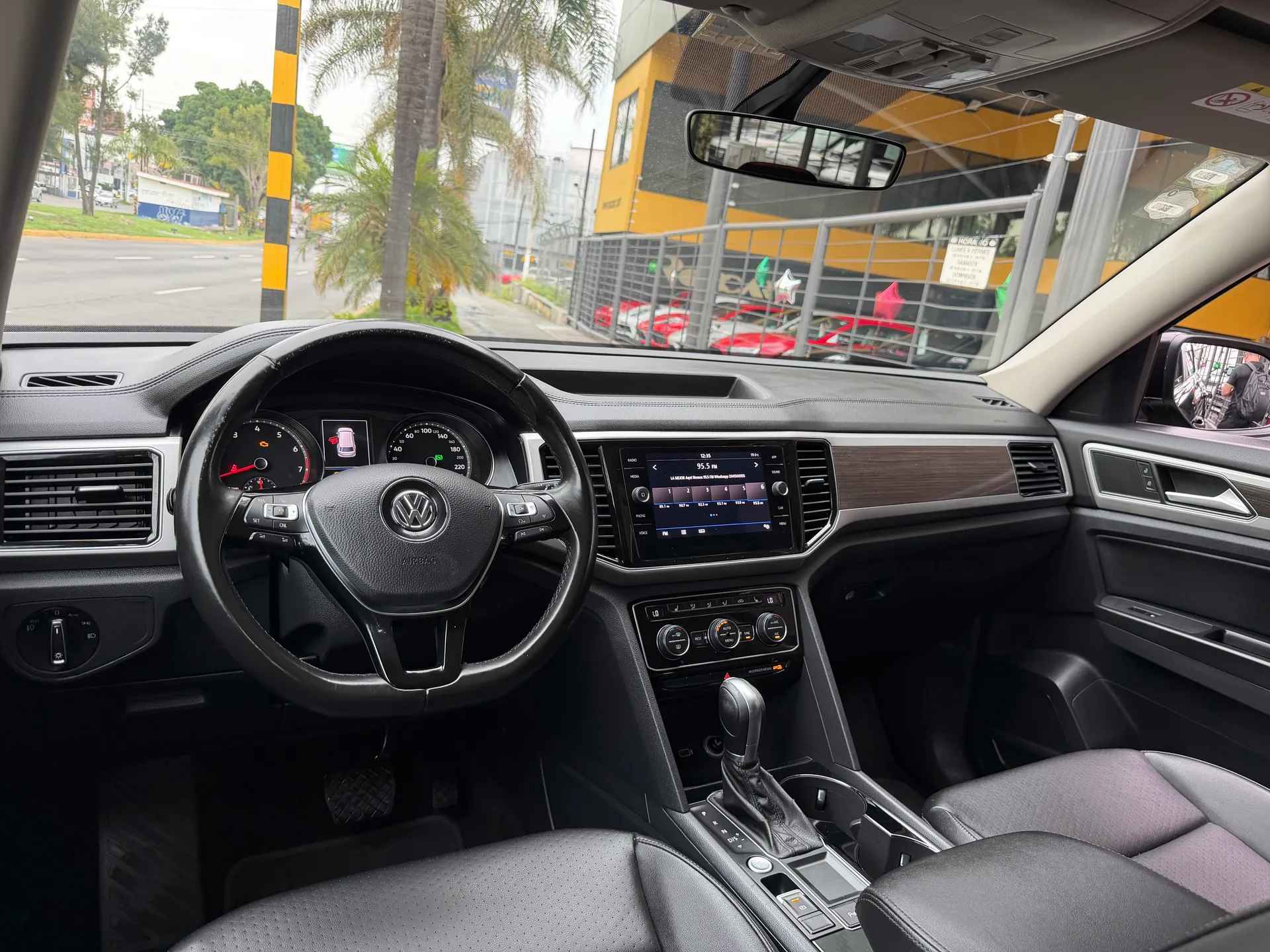 Car image 9