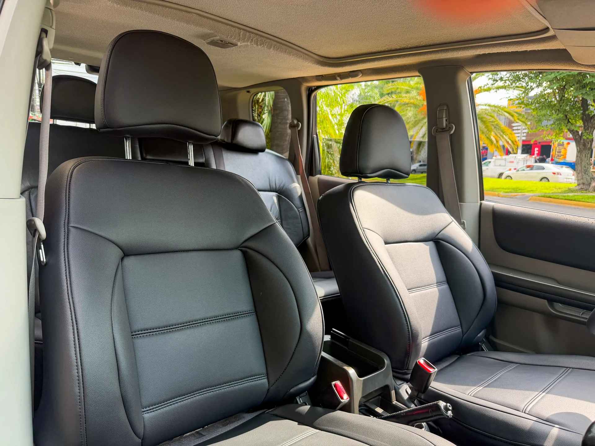Car image 17
