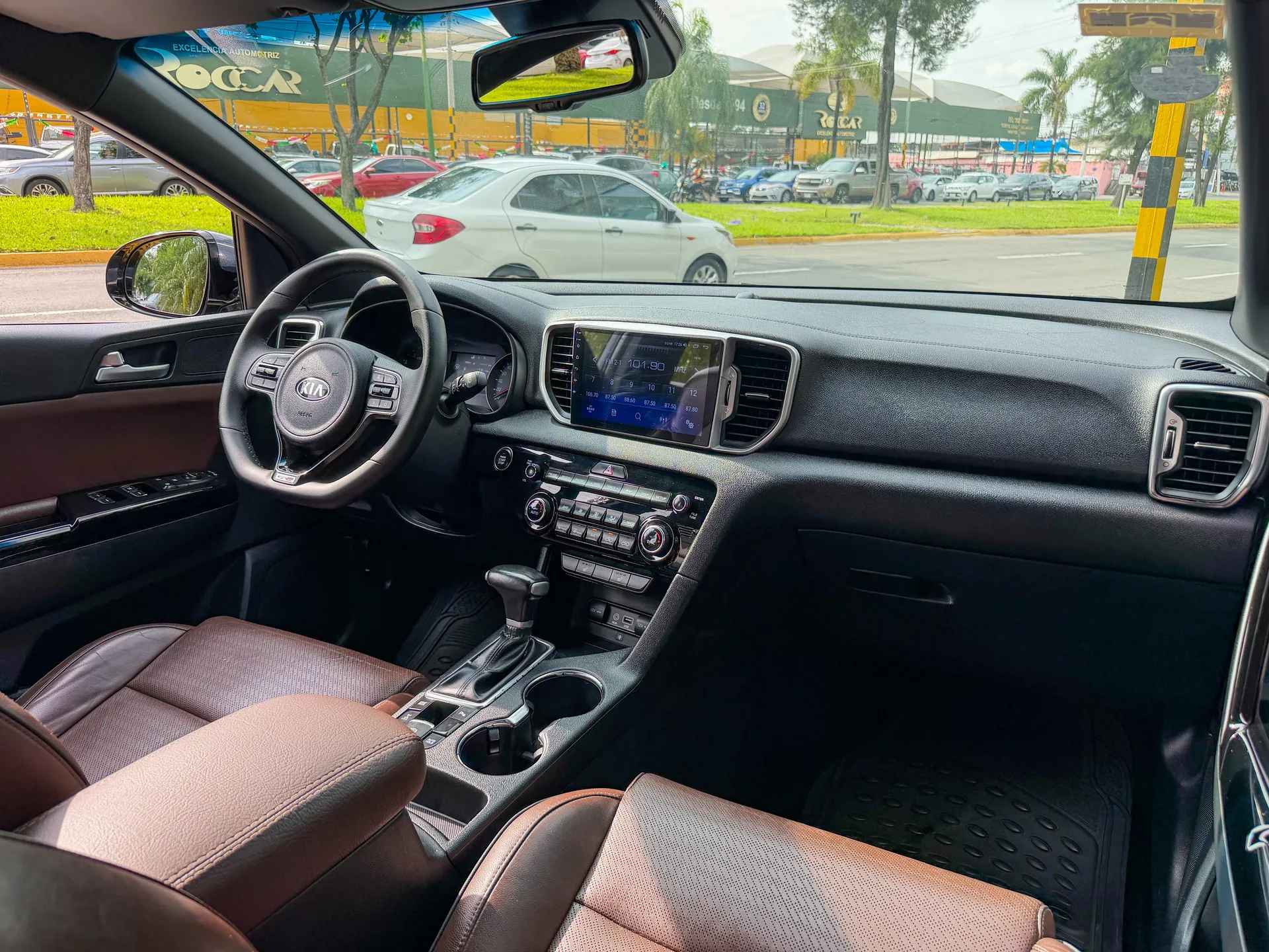 Car image 15