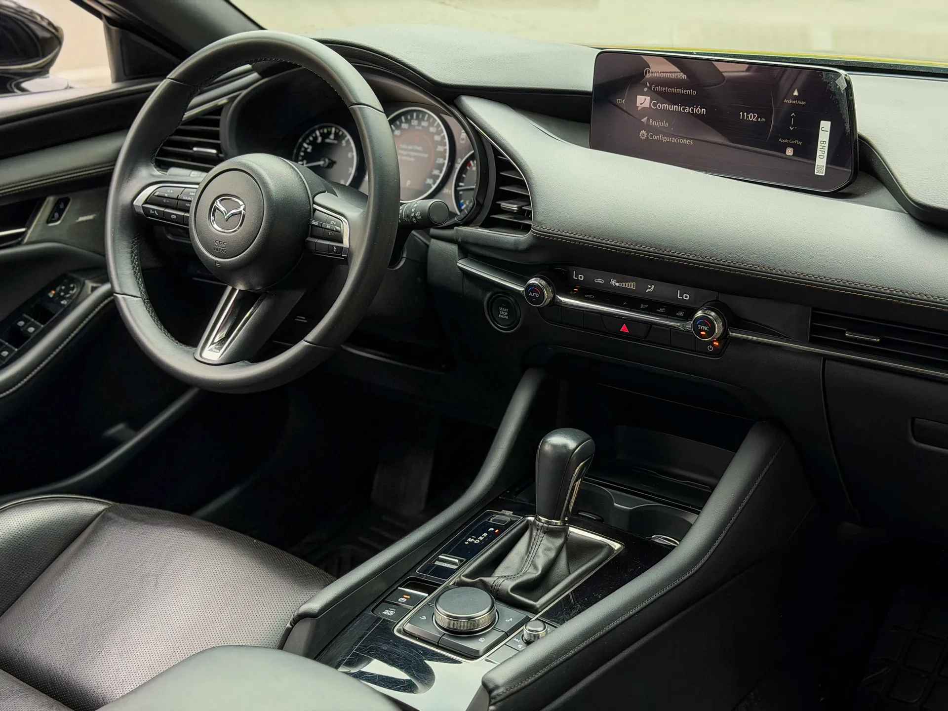Car image 14