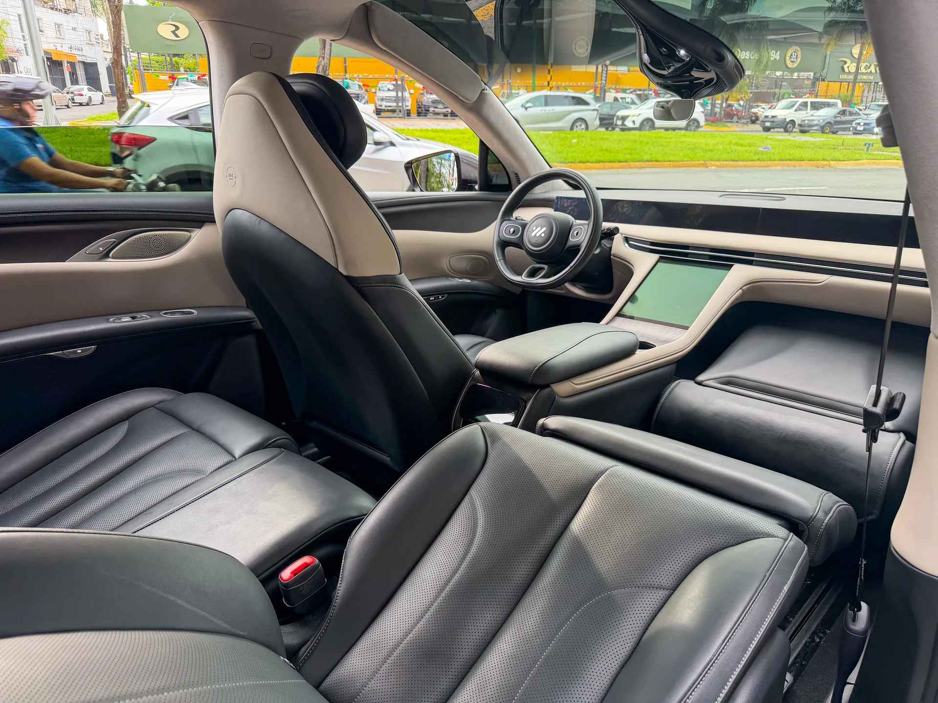 Car image 24