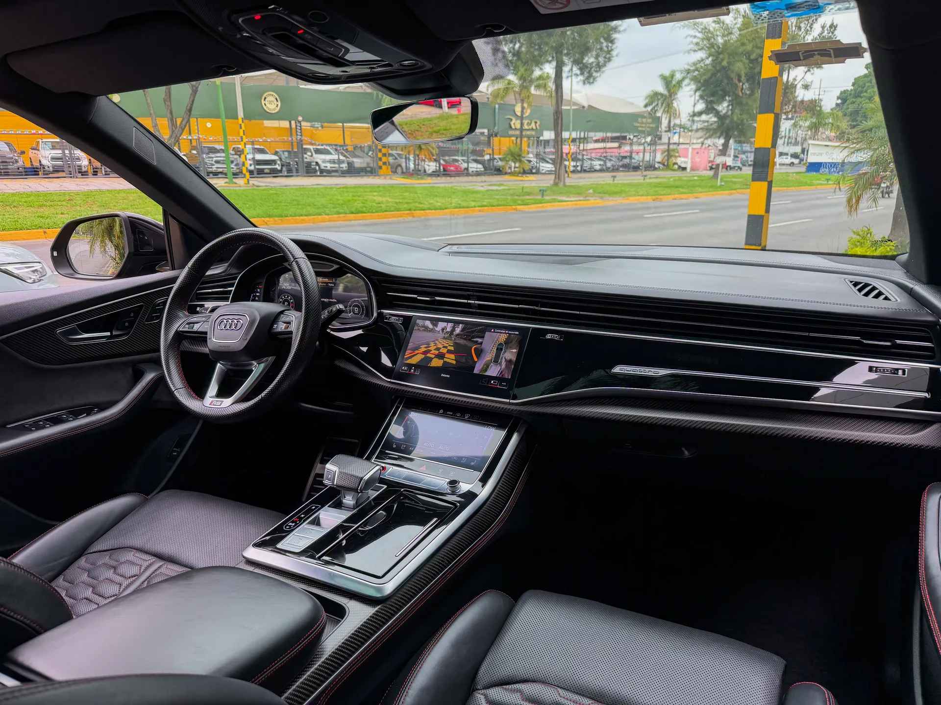 Car image 14