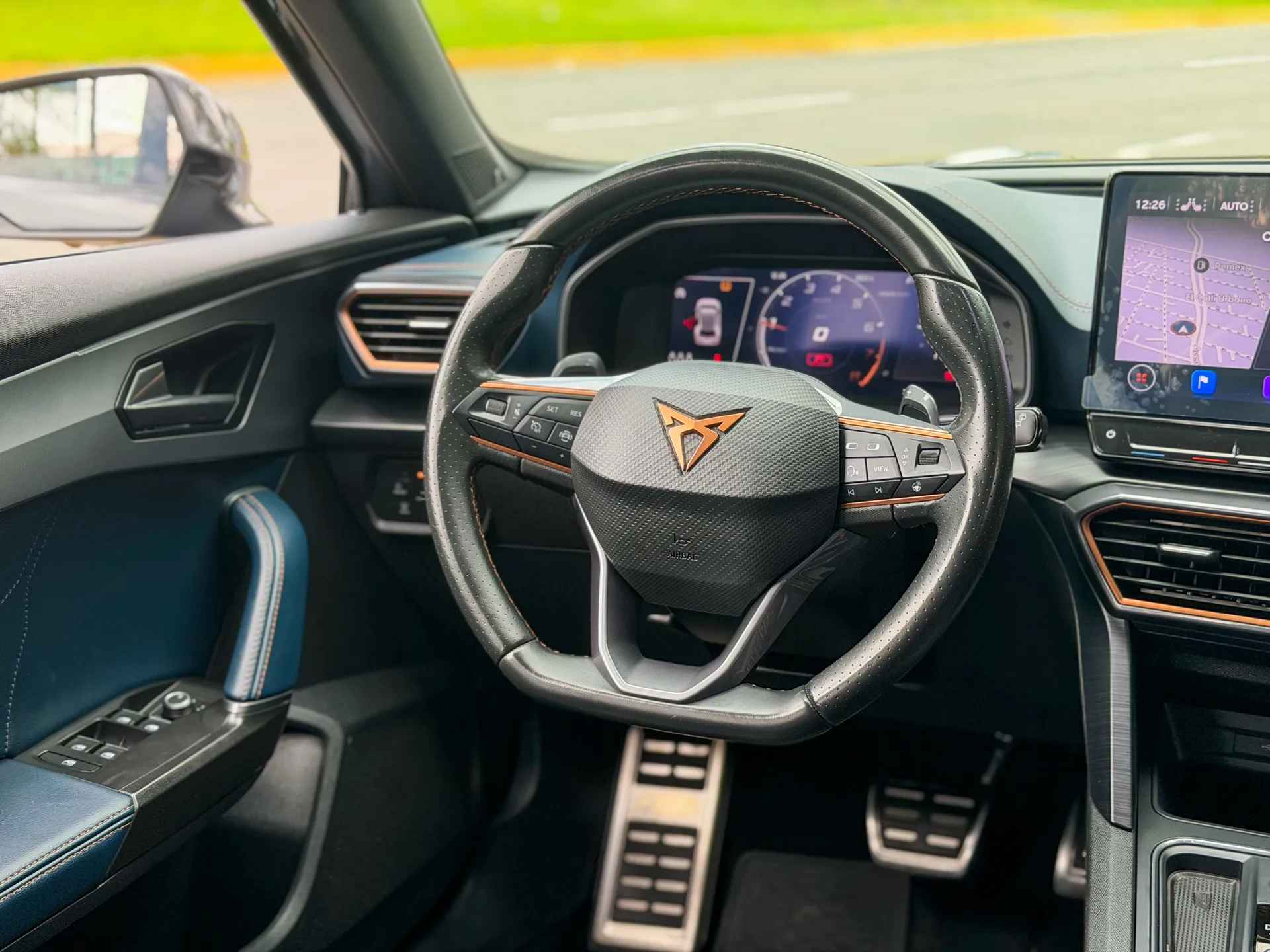 Car image 12