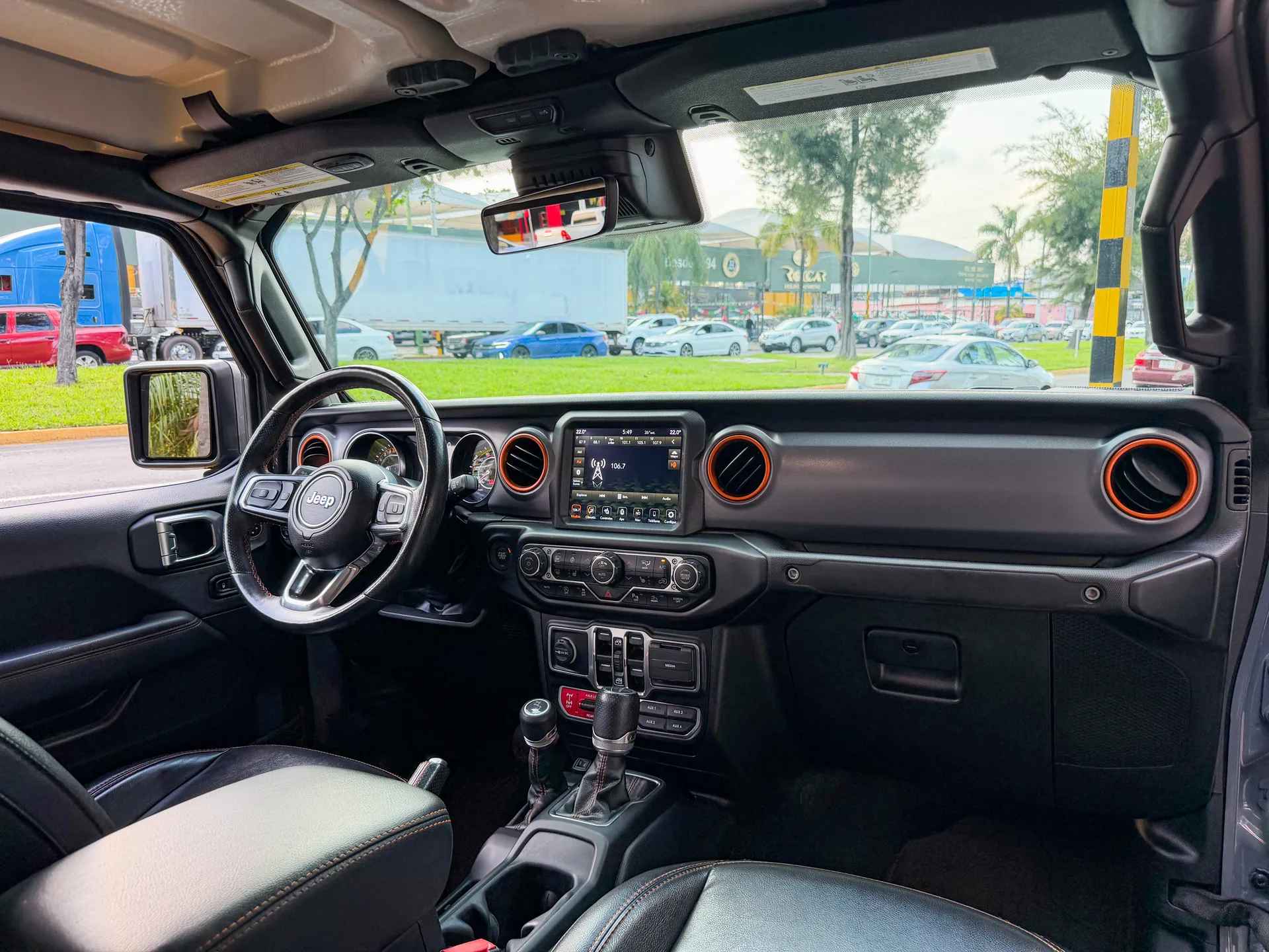 Car image 16