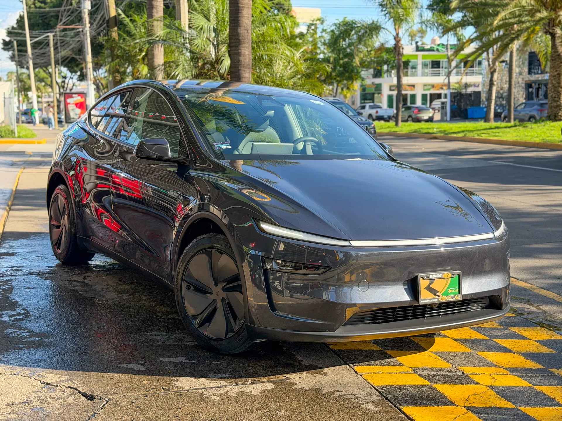 Car image 4