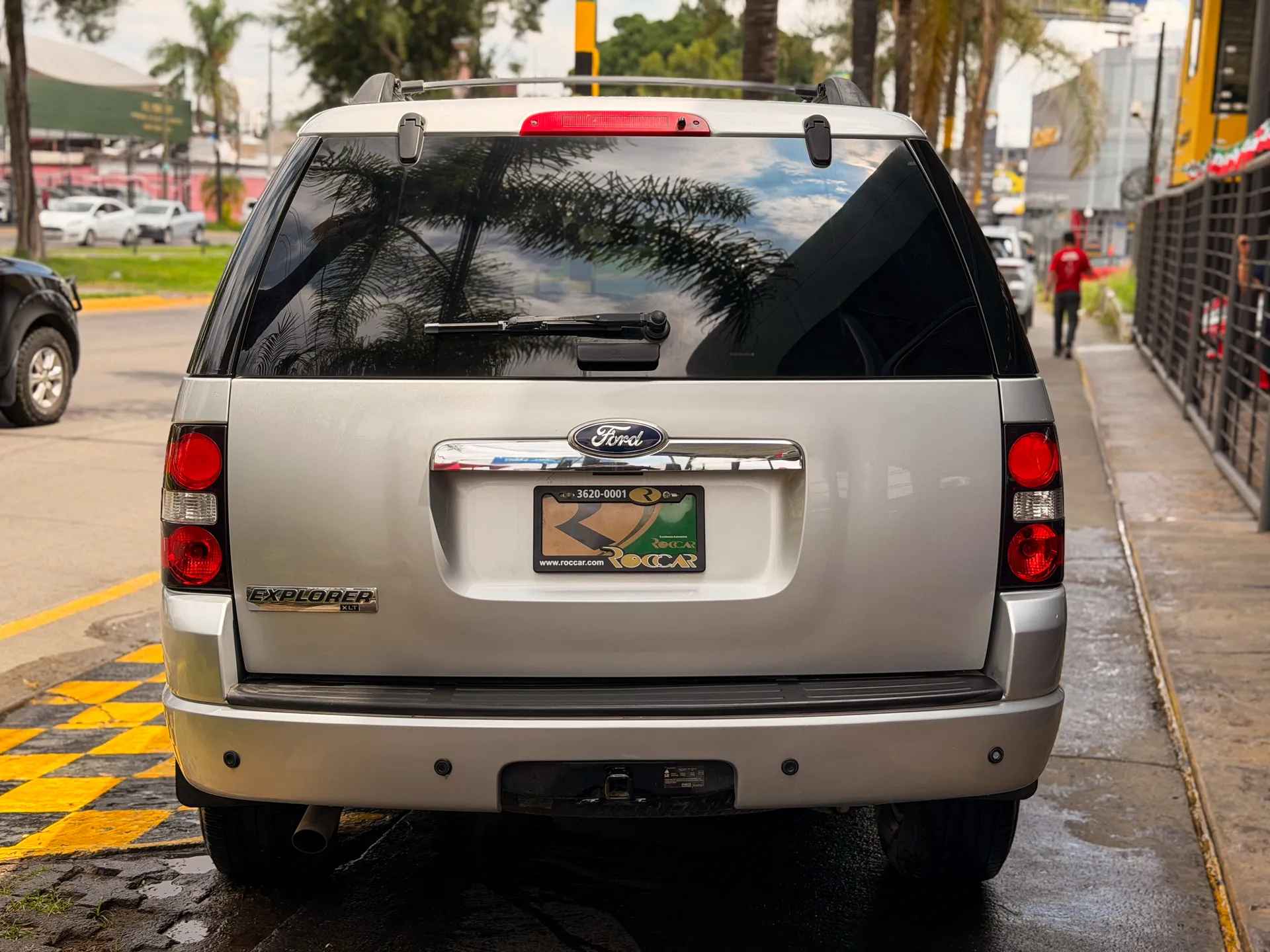 Car image 8