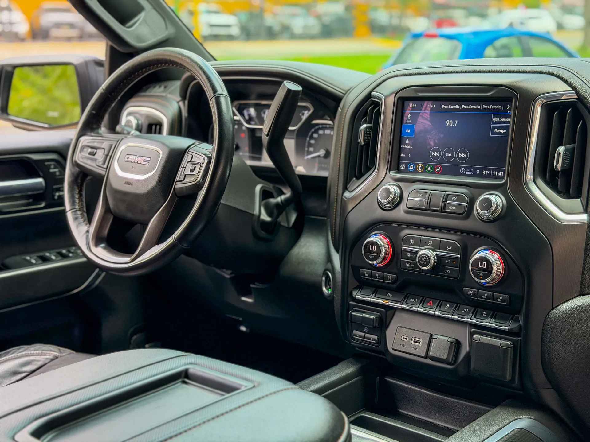 Car image 15