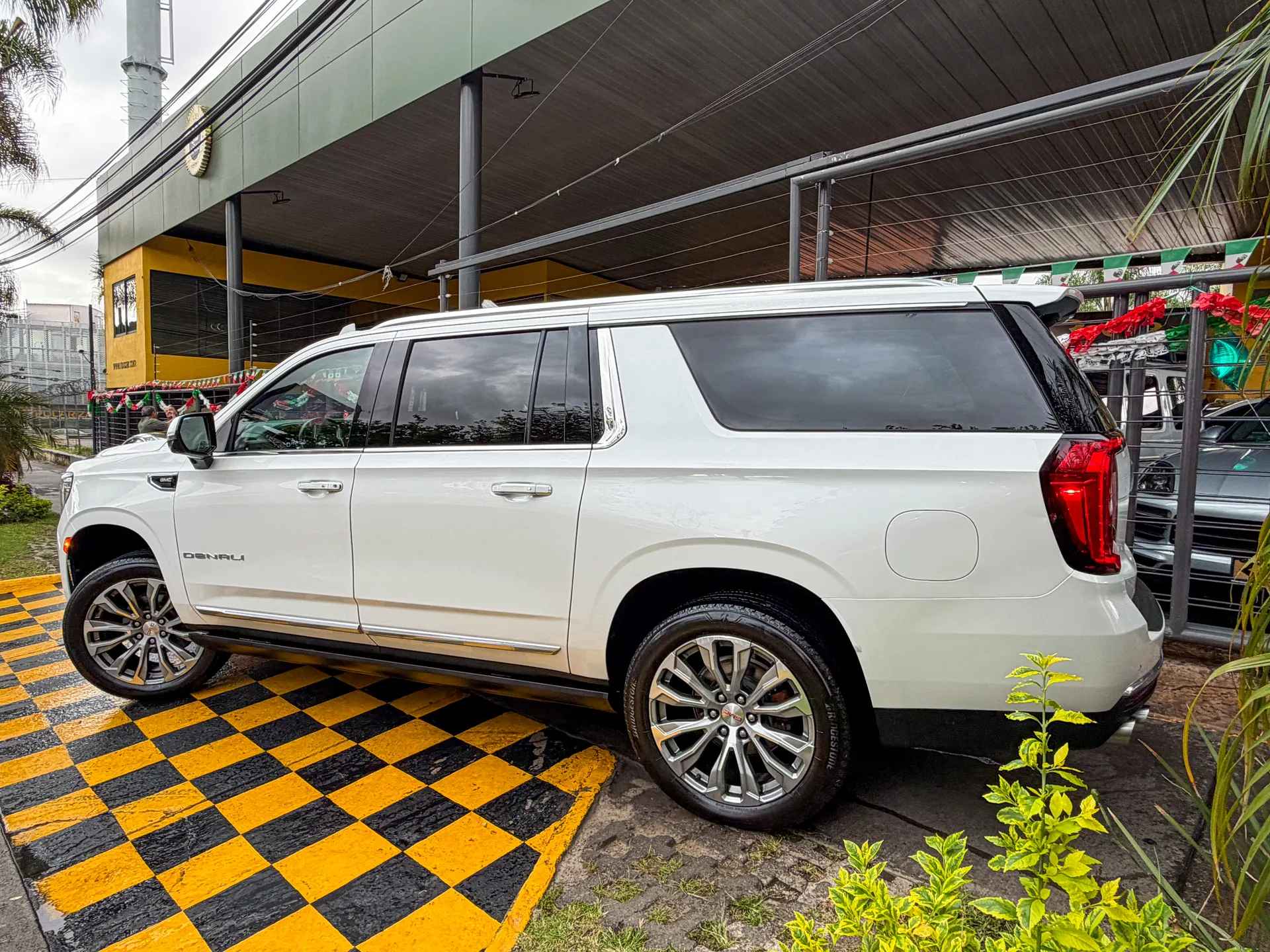 Car image 6