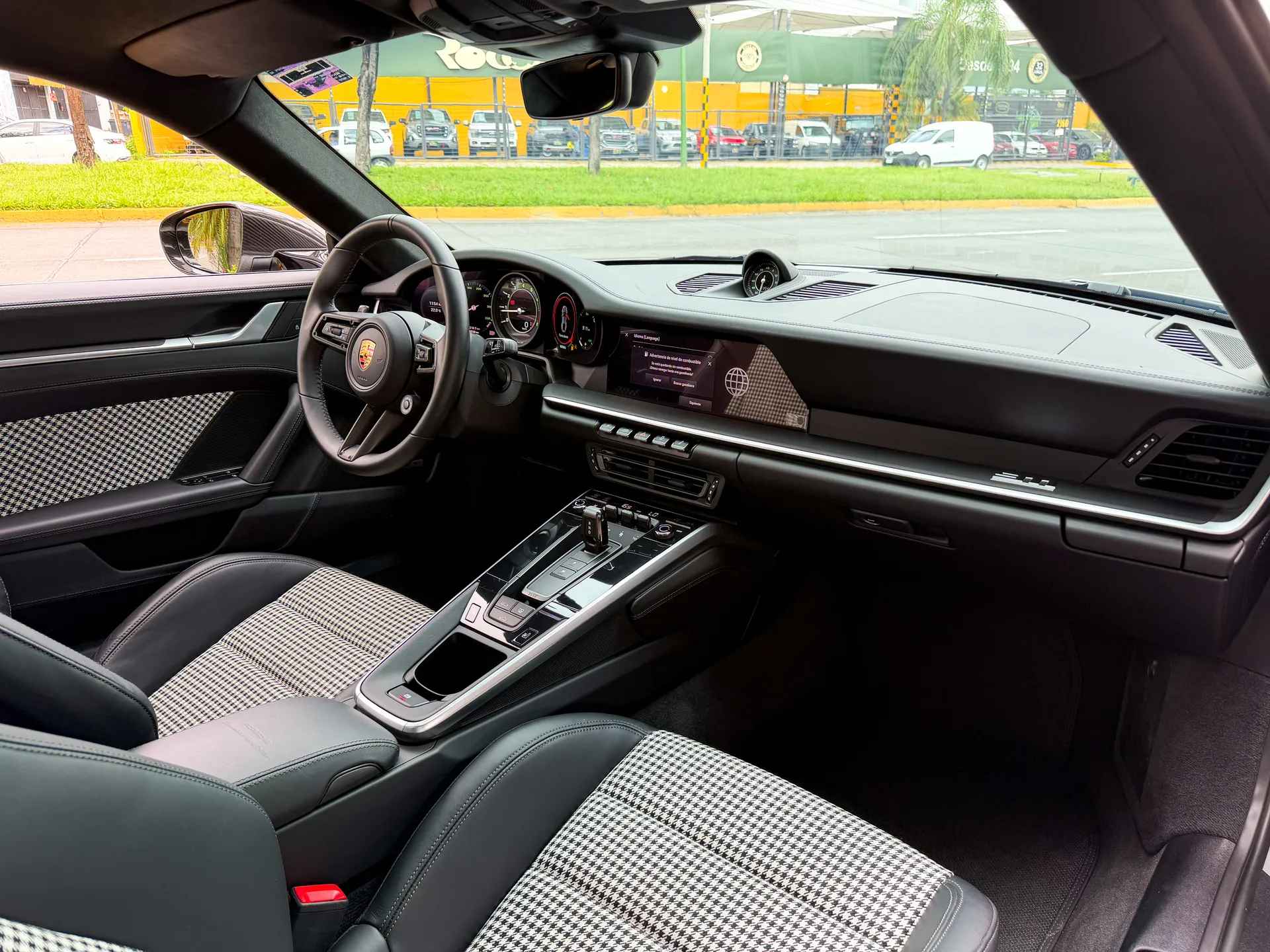 Car image 20