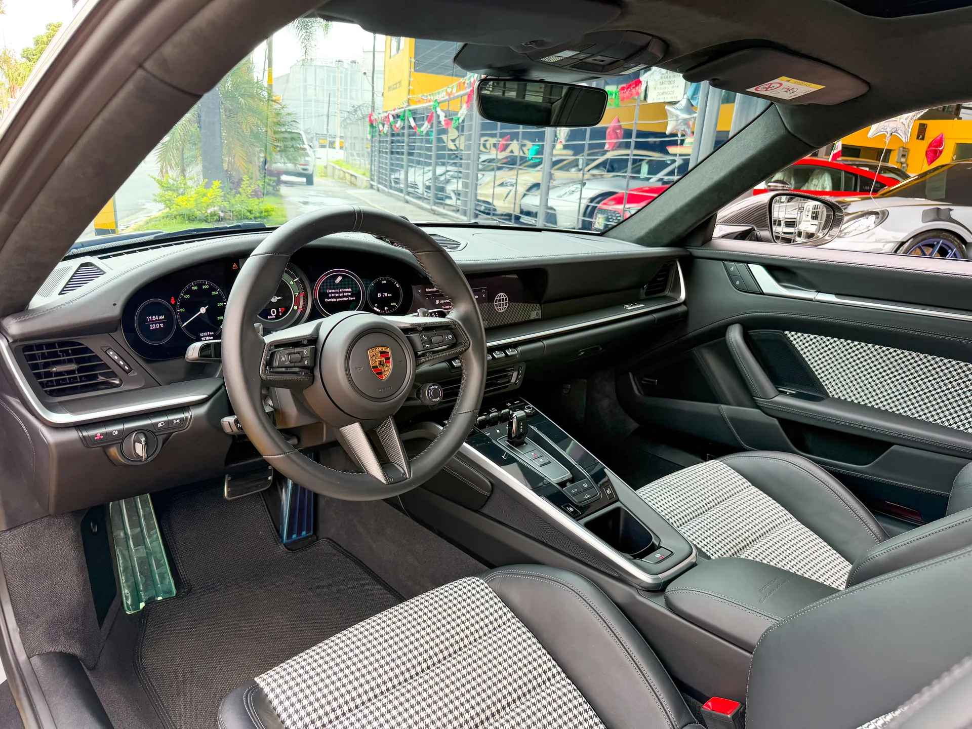 Car image 15