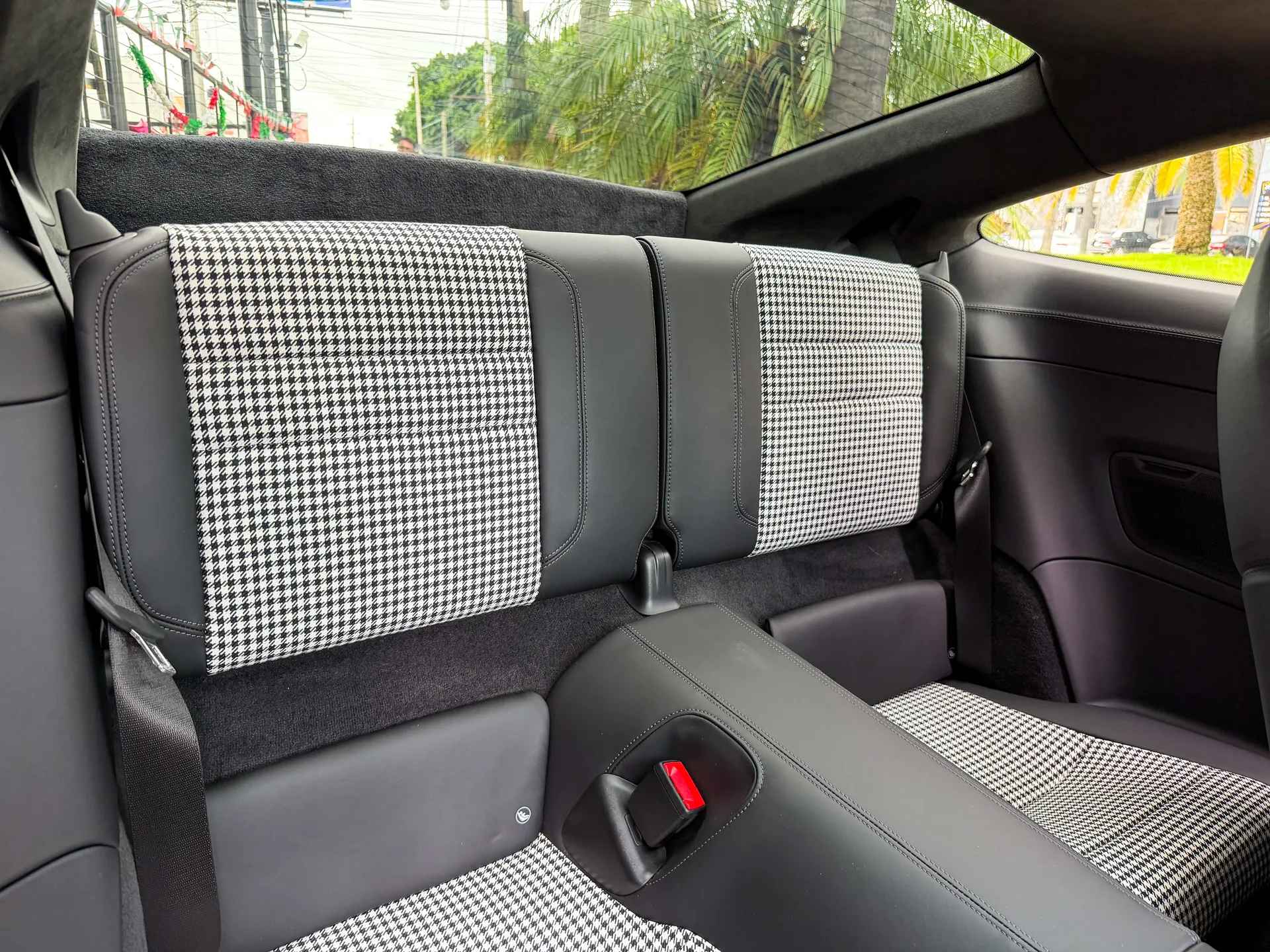 Car image 25
