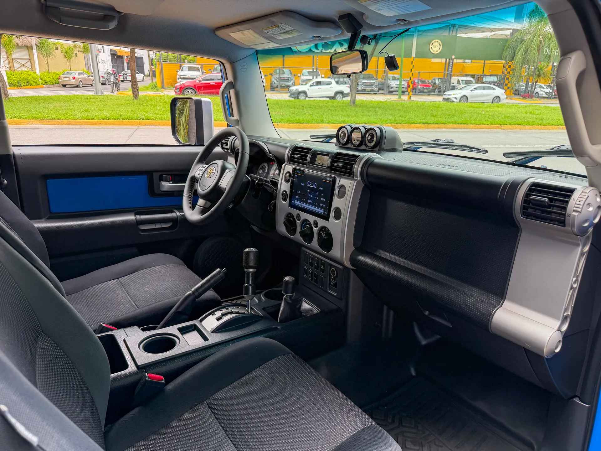 Car image 14