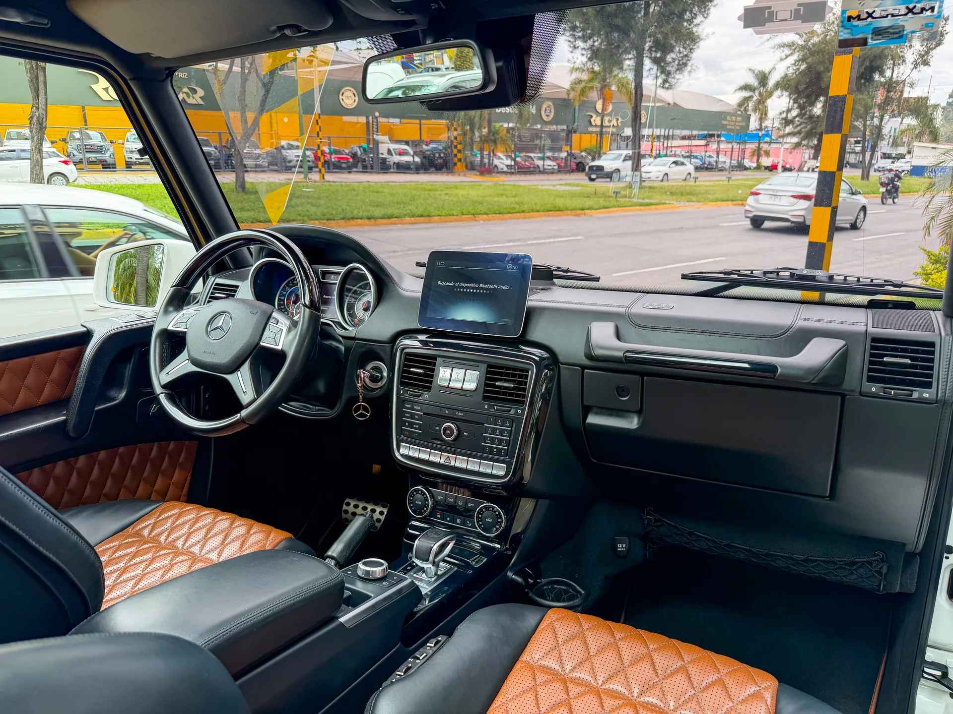 Car image 15