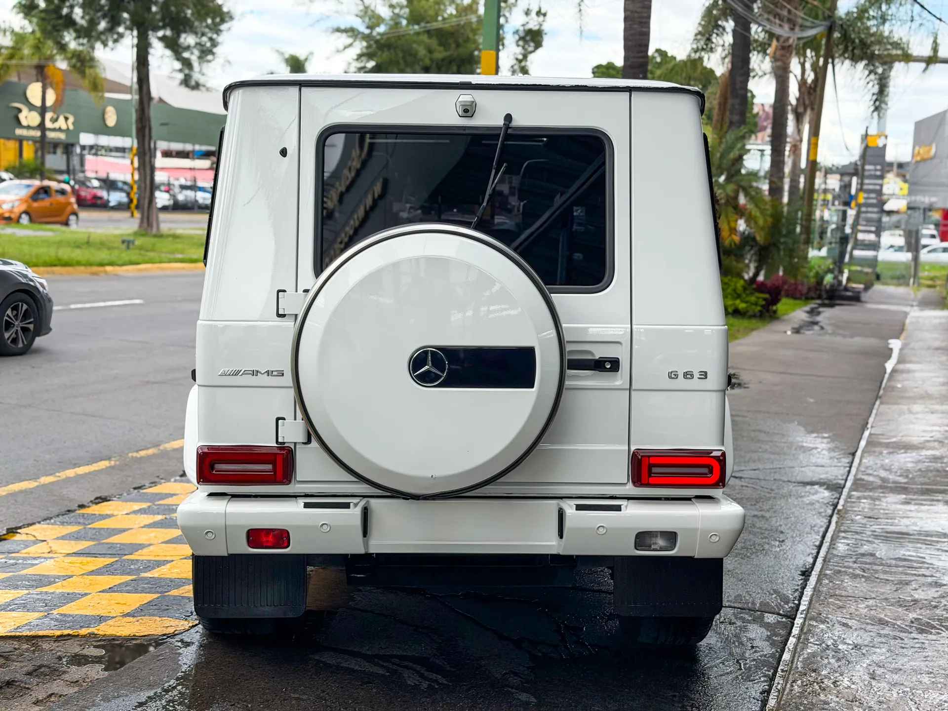 Car image 9