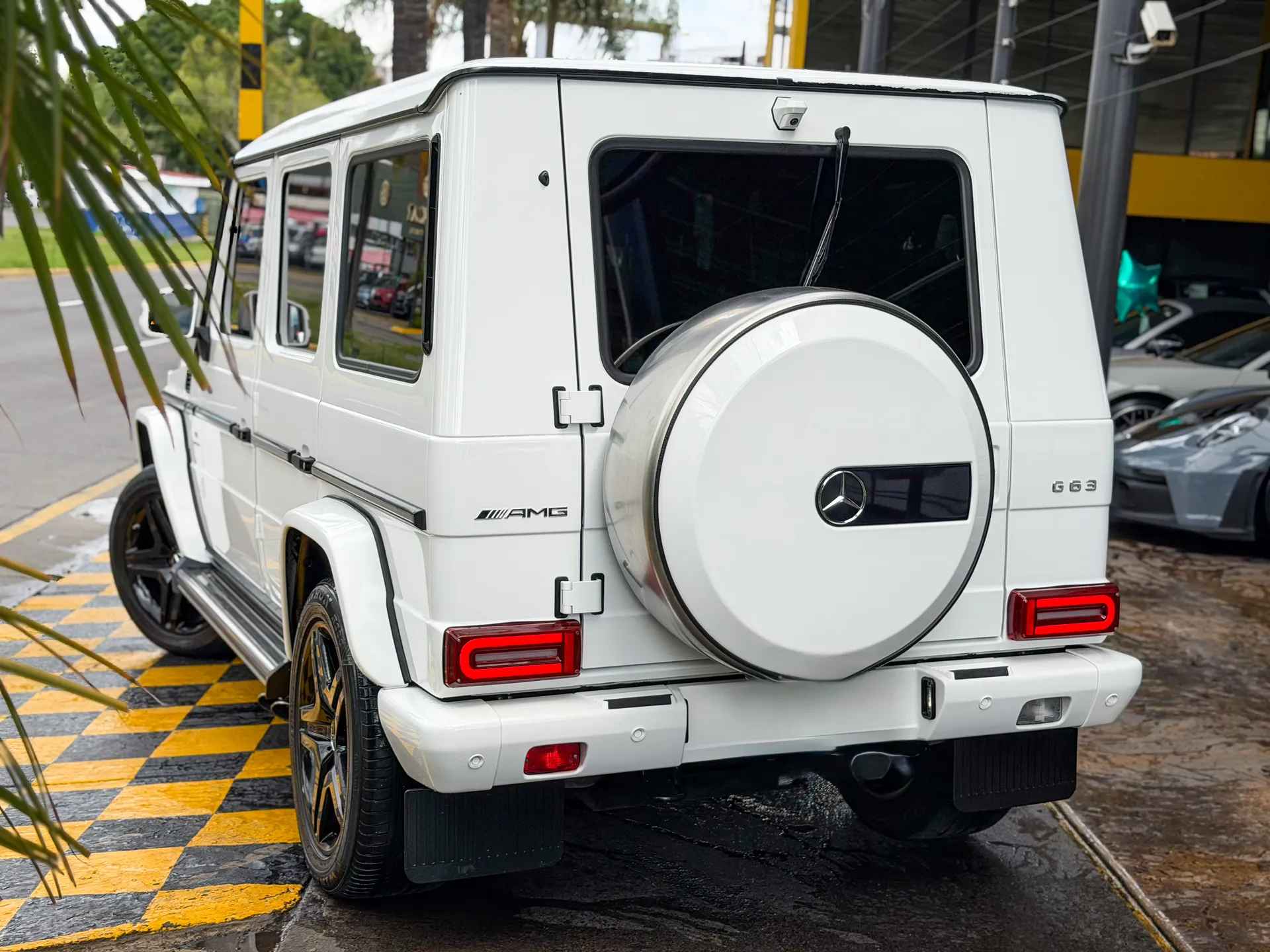 Car image 8