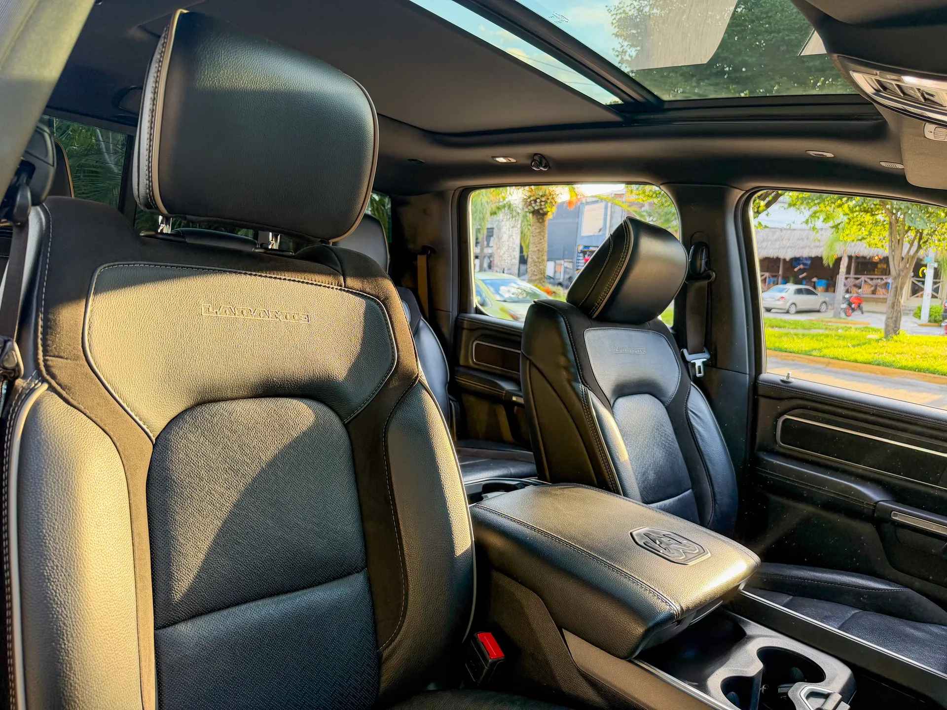 Car image 18