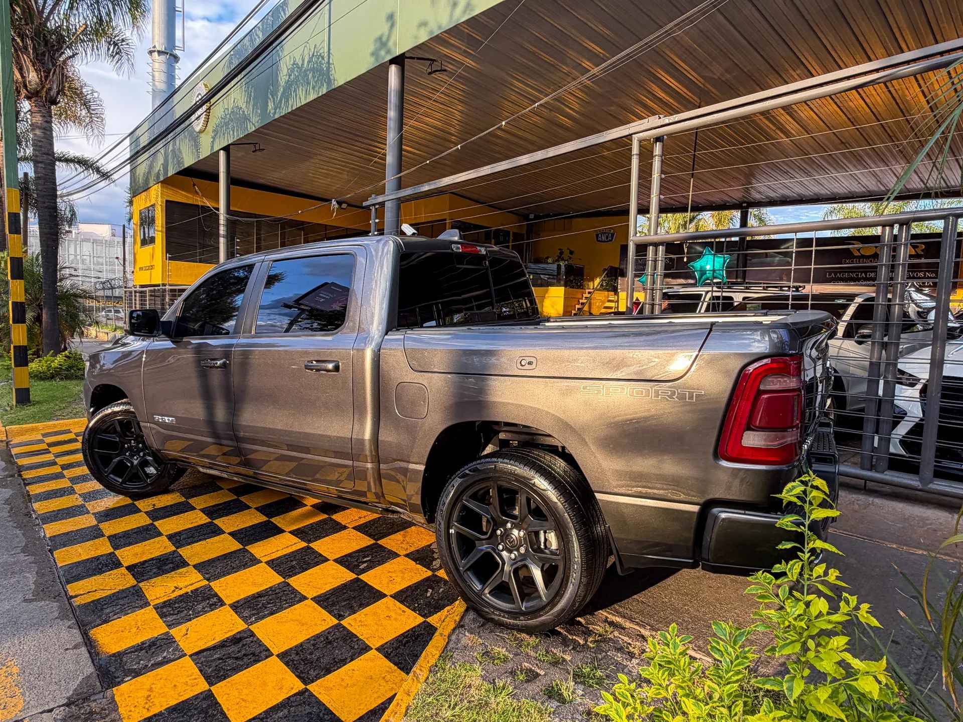 Car image 7