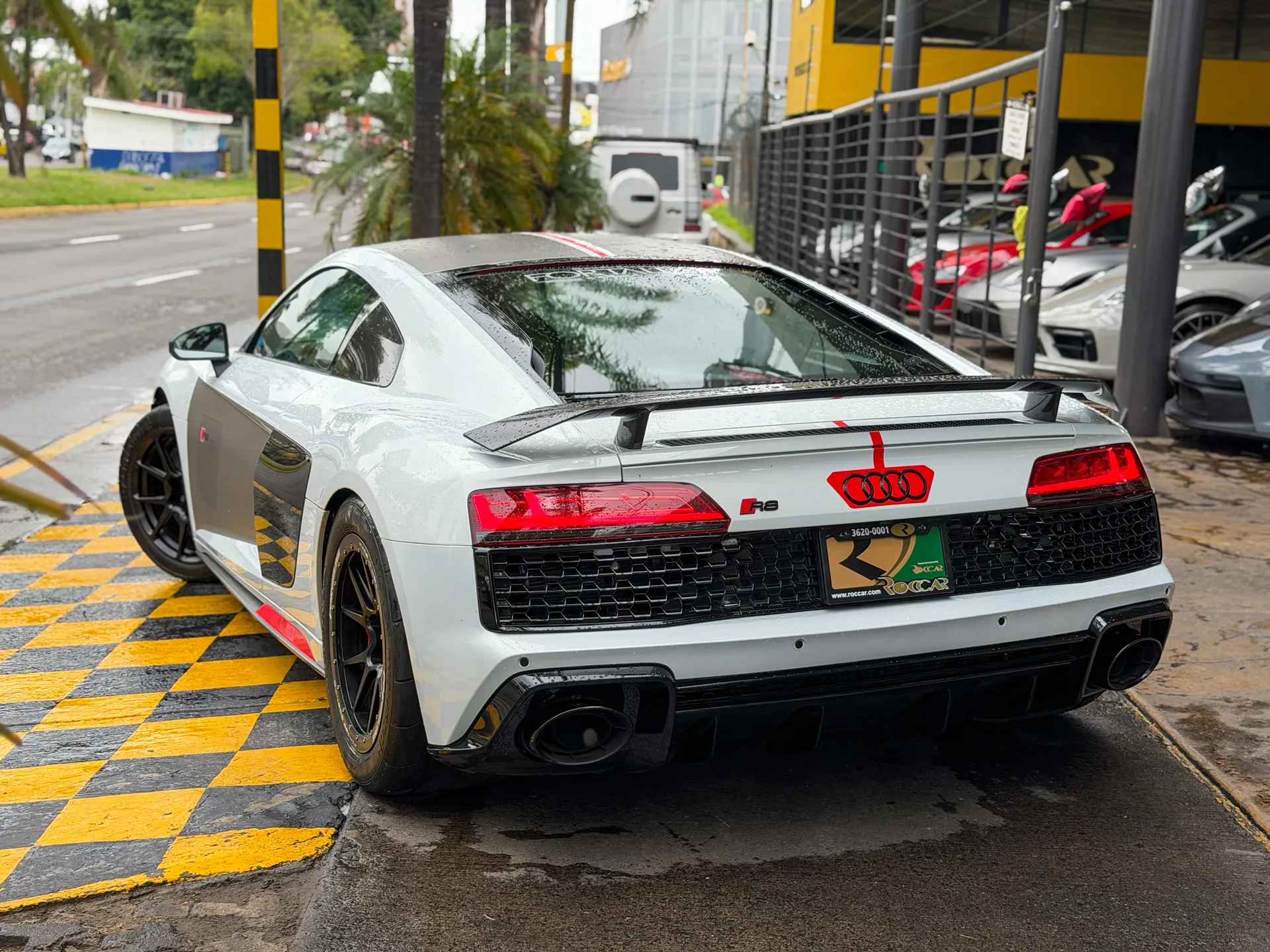 Car image 11