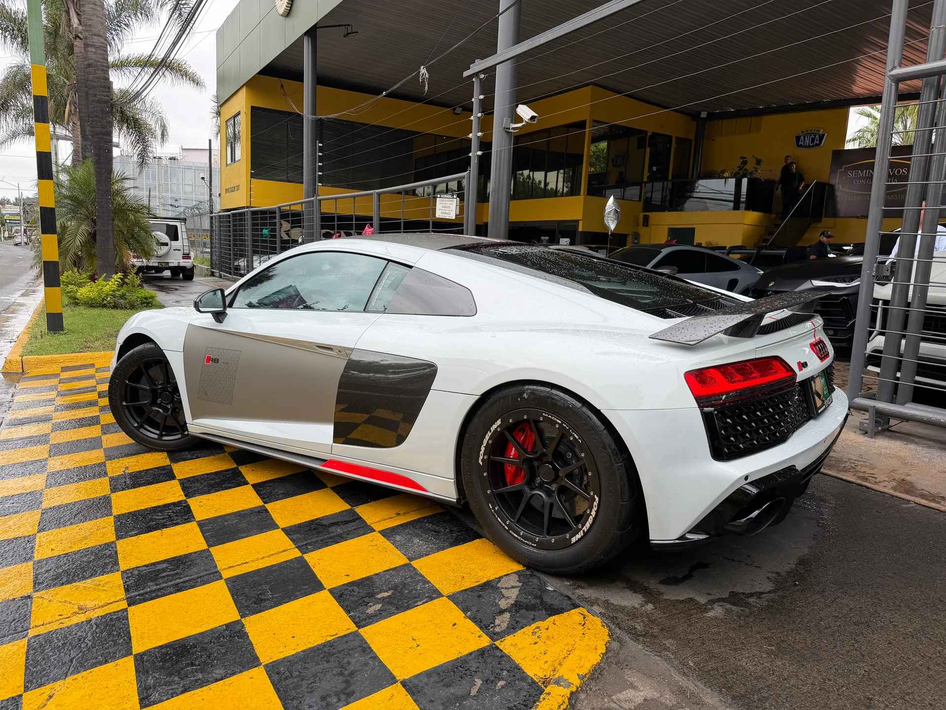 Car image 8